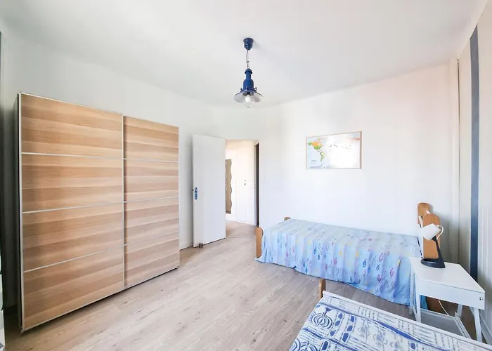 Brice Marine - T4 Climatise En Centre-ville *